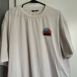 Men’s white graphic tee